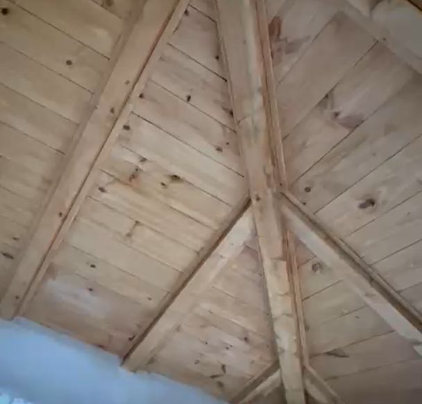Detalle interior de cubierta de madera